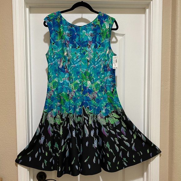 NWT Scuba Fit & Flare Dress Floral Back Zip Blue Black size 16 - Picture 2 of 14